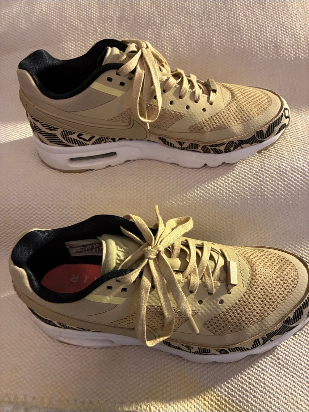 Nike Air Max BW Ultra LOTC QS London Women's Beige Lace-Up Athletic Sneakers